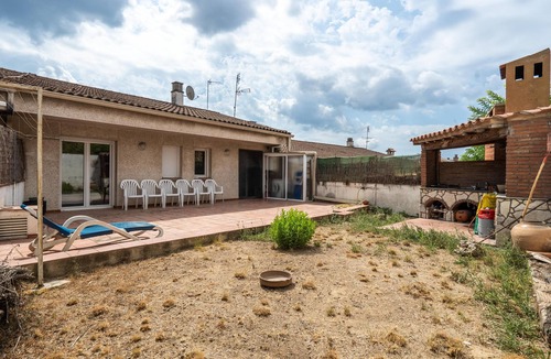 Alagon Villa | Charming villa with 1 bedroom and AC, WiFi in serene Alagón