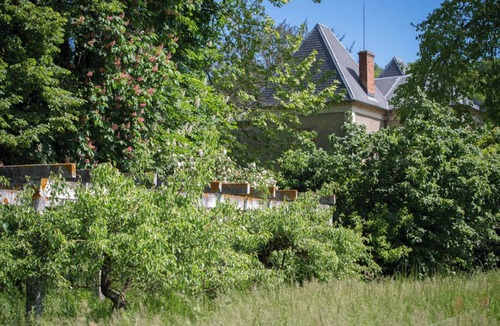 Barbachen House | Château Lestéou's romantic suite with salon and view of the Pyrenees mountain range