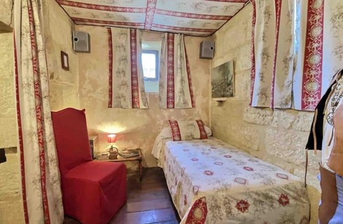 Remoulins Apartment | Chez Lydia - Osez la vie de chateau ! Pont du Gard, Uzès