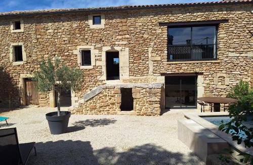 Suze-la-Rousse House | Chez Véro chambres d'hôtes & Maison en pierre contemporaine