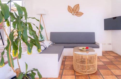Los Cocoteros House | CocoMar I - Private heated pool with sea views