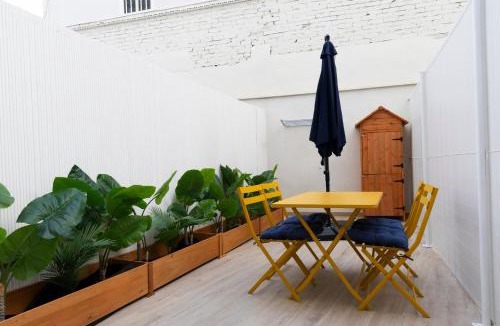 En Corts Apartment | Color & Design next to Russafa SOHO