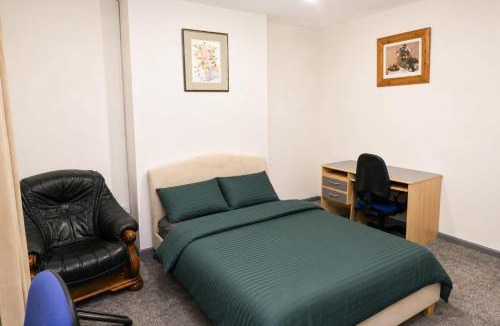 Wolverhampton House | Comfort Plus Double Room with Fast Wi-Fi & Workspace