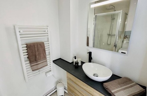 Saulaie - Claveliere Apartment | Comfortable modern T2 near metro