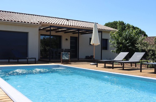 Casteljau House | Comfortable 3-bedroom detached house with private pool