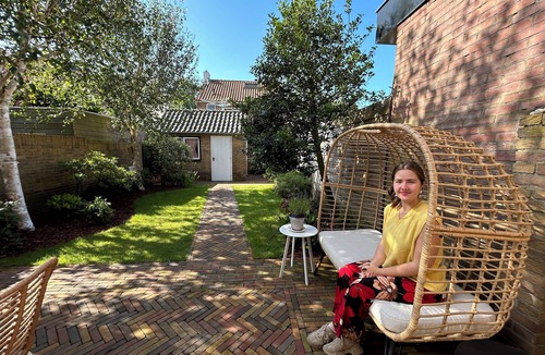 Egmond aan den Hoef House | Comfortable house in a quiet area with a green garden.