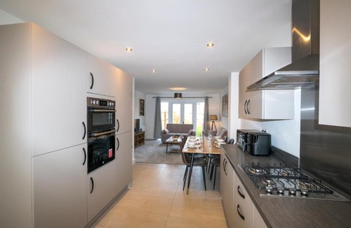 Blacon House | Comfortable Short Stay and Long Stay Home in Chester-