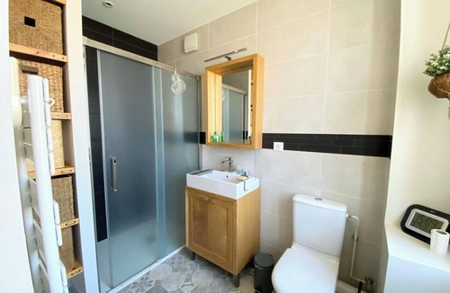 Bellegarde-sur-Valserine Apartment | Comme à la Maison ! Superbe Gîte Avec Jardin + Parking Proche Gare