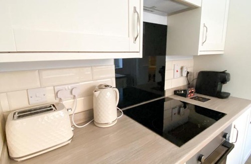 Worksop Apartment | Contractor Friendly 2-Bed - Fast Wi-Fi & Netflix