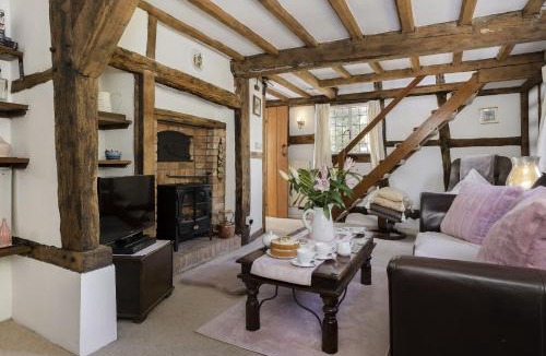 Harvington House | Corner Thatch