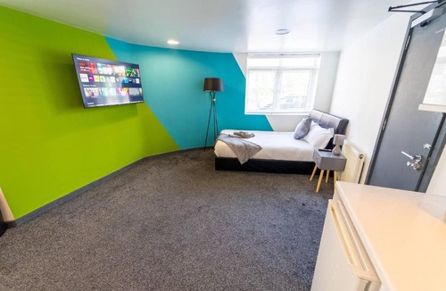 Selly Oak Apartment | Cosy spacious studio available