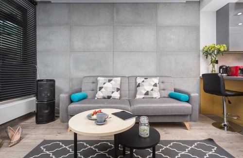 Wesola Apartment | Cosy Studio Apt with AirCon and Balcony. Projector with huge screen.City Center