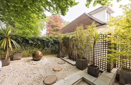 Failand Apartment | Cosy studio, private Japanese garden, parking