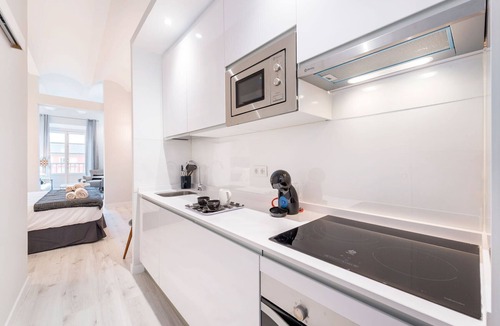Sol Apartment | Cosy Suite in Plaza Mayor, Best for Couples. Plaza Mayor III