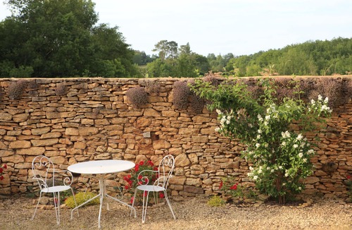 Saint-Amand-de-Coly Cottage | Cottage for 2 or 4 p refurbished in an old fortified farm from the 17th century