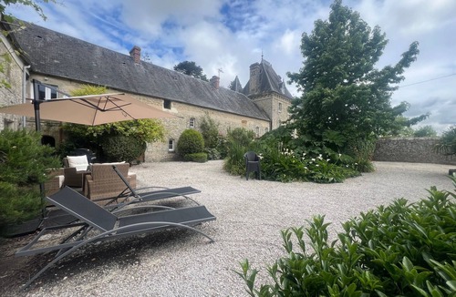 Saint-Come-du-Mont Villa | Cottage 'Gite 5' with Shared Terrace and Shared Garden