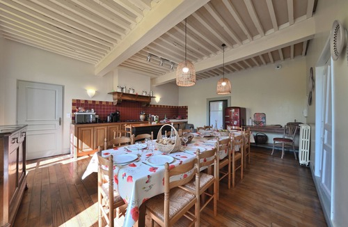 Estadens House | Cottage 'Le Clos St-Paul Comminges - 13 Pers' with Mountain View, Shared Pool and Wi-Fi