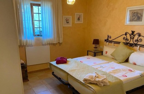 El Jaral House | Cottage with 2 Bedroom, 2 Bathrooms, Heated solar Pool, Sauna, Jacuzzi, Garden