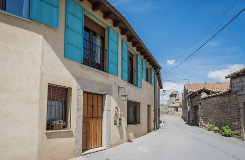 Neila de San Miguel House | Country House 'El Capricho De Ana' with Mountain View, Private Terrace and Wi-Fi
