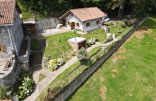 Larraul House | Country House 'Agerre Berriko Borda' with Mountain View and Private Garden
