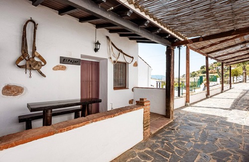 Malaga House | Country House 'El Pajar' with Lake View, Shared Pool and Wi-Fi