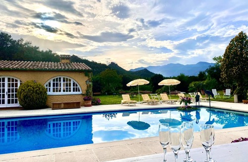 Darnius Apartment | Country House "Masia Mimosa" with Shared Pool, 5 Shared Terraces & Wi-Fi