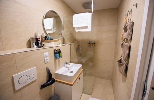 Veleslavin Apartment | Cozy 1-bedroom Sauna studio in beautiful Prague with WiFi, AC, FREE BREAKFAST
