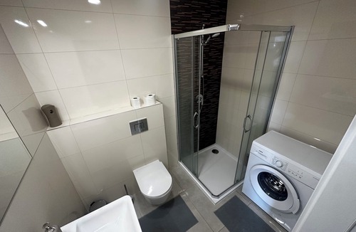 Rohansky ostrov Apartment | Cozy 1-bedroom apartment in welcoming Hlavní město Praha with WiFi