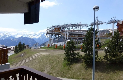 Jeux Apartment | Cozy 1-BR Apartment for 4 in Heart of Alpe d'Huez, Ski-In/Ski-Out, Balcony, Ski Locker