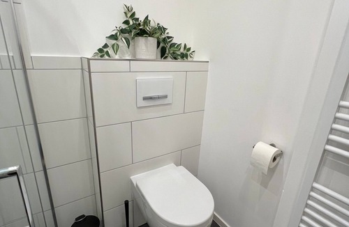 Bothfeld-Vahrenheide Apartment | Cozy 1-room studio with private entrance - right next to the forest.