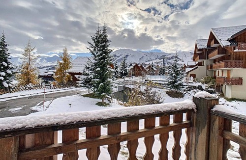 La Toussuire Ski Chalet | Cozy 4-Bedroom Chalet for 9, Near Ski Lift, Shops, With Pool Access