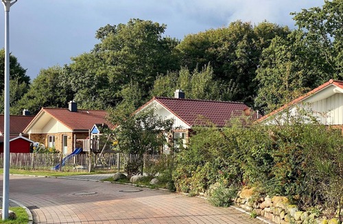 Pelzerhaken House | Cozy 4-person vacation home with terrace, fireplace and parking close to the beach