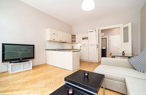 Zizkov Condo | Cozy and sunny apartment in uptown