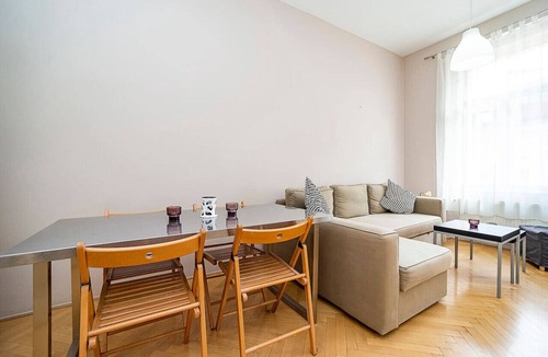 Zizkov Condo | Cozy and sunny apartment in uptown