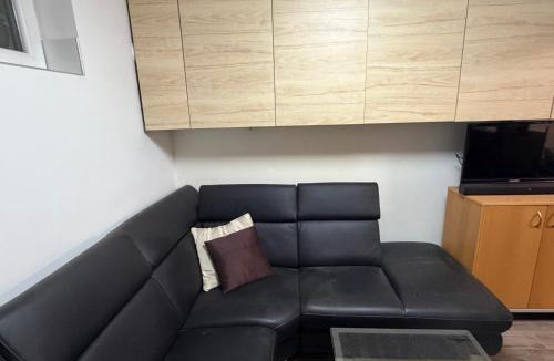 Istvanmezo Apartment | Cozy lower ground floor apartment by Puskas Arena