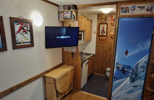 Valfrejus Apartment | Cozy Studio for 4 in Heart of Station, Near Slopes – Modane