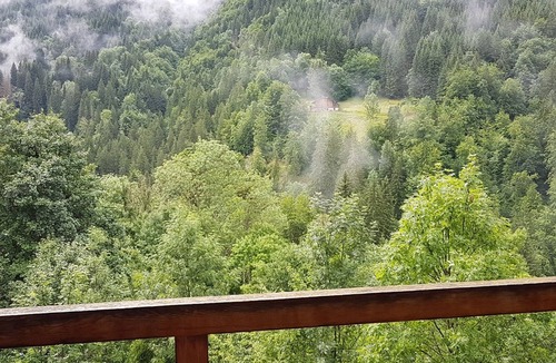 Saint-Jean-dʼAulps Apartment | Cozy studio with access to communal pool near slopes