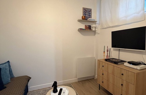 Paris City Center Apartment | Cozy studio in Paris perfect for your city getaway