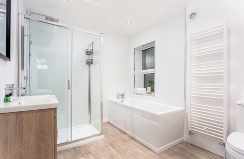 Prestwick Apartment | Cuthbert House - Donnini Apartments