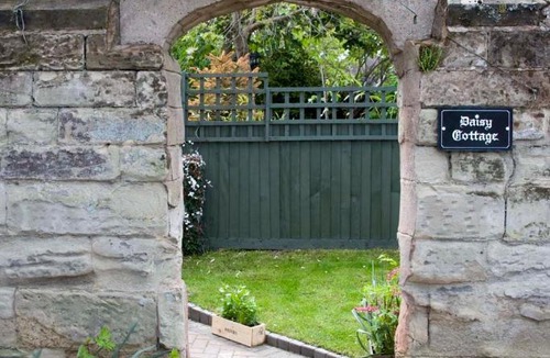 Warwick Apartment | Daisy Cottage