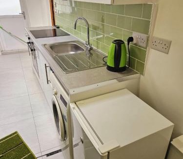 Waddon Apartment | Denfi Studio Apartment