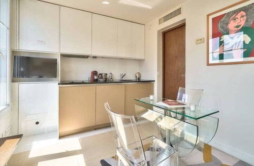 Quartier du Gros-Caillou Apartment | Designed Studio with A/C-Terrasse Vue Tour Eiffel
