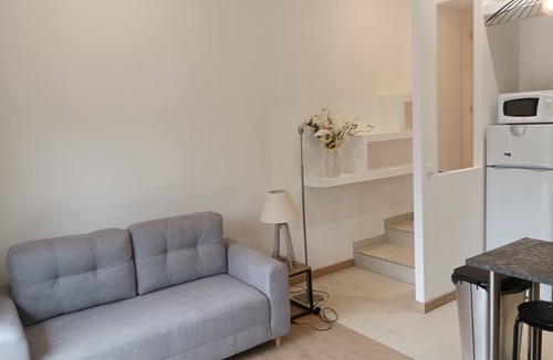 Lodeve House | Detached apartment house, located on the authors of Lodève.