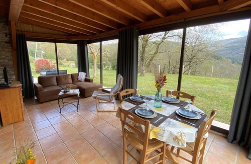 Connac House | Detached gîte with views and shared pool