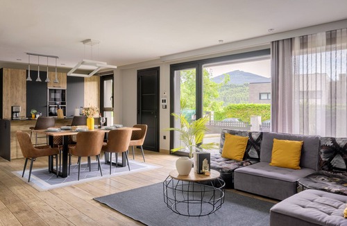 Larrauri-Markaida Ski Chalet | Detached House with Landscape Views and Charm in the Heart of the Basque Country