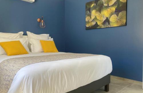 Saint-Julien-de-Peyrolas Bed & Breakfast | DOMAINE FORVENT