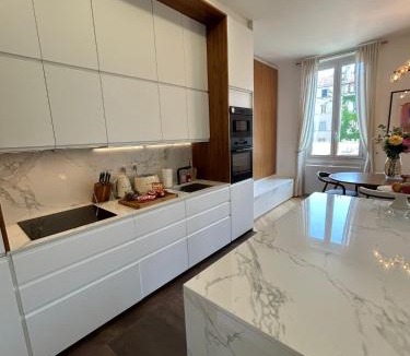 Palais de justice Apartment | Duplex avec grande terrasse vieux port parking gratuit