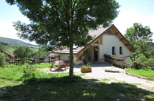 La Chapelle-sur-Furieuse Apartment | Eco gite 4 * 'On the Chemin des Vignes .' 2 steps from Salins les Bains