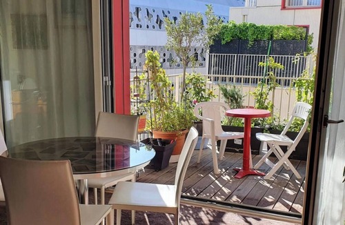 Batignolles Apartment | EIFFEL SIGHTSEEING FOR 2 WITH CAR OPTION