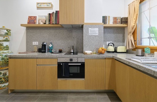 El Cabanyal Apartment | Elegant studio on the seafront of Valencia